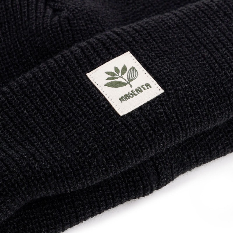 MAGENTA SKATEBOARDS FAM BEANIE