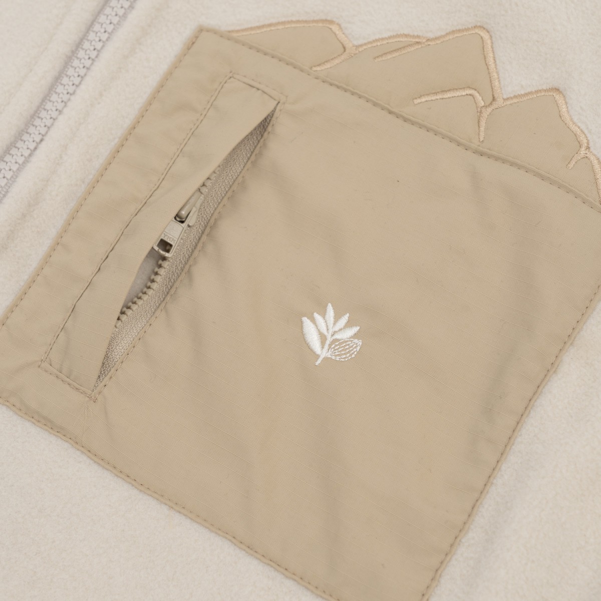 MAGENTA SKATEBOARDS MTN FLEECE VEST