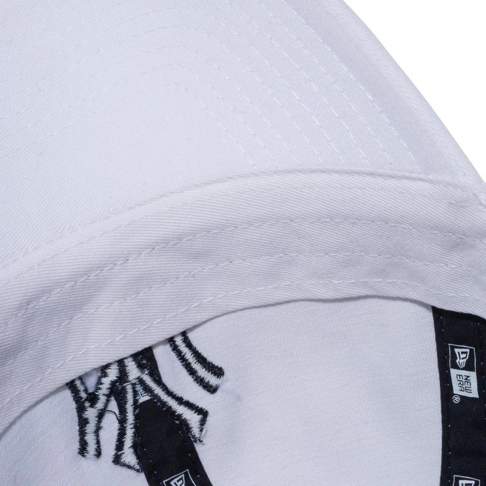 NEW ERA カジュアルクラシック ニューヨーク・ヤンキース ホワイト × ブラック