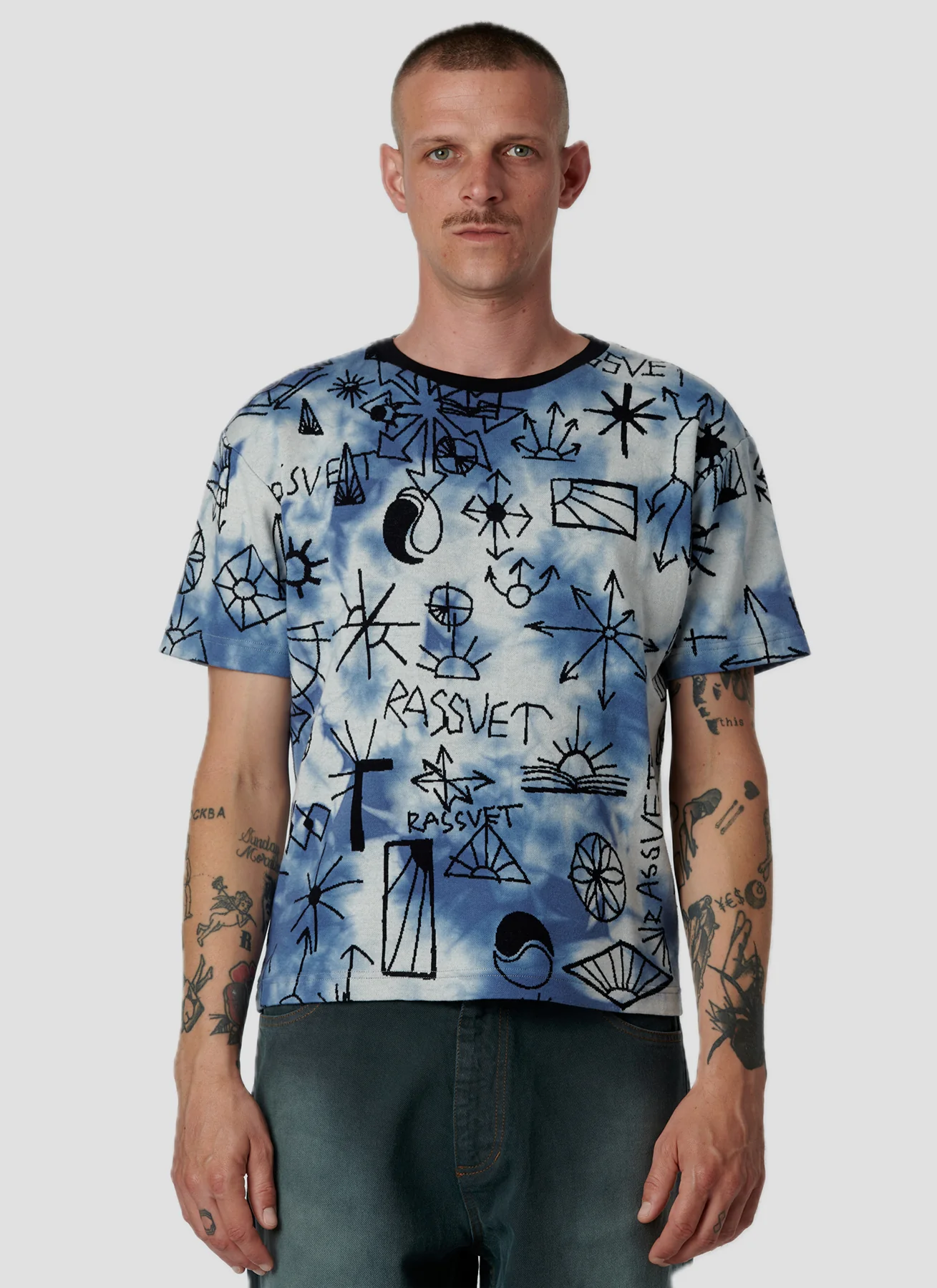 RASSVET SCRIBBLE JACQUARD TIE DYE TEE