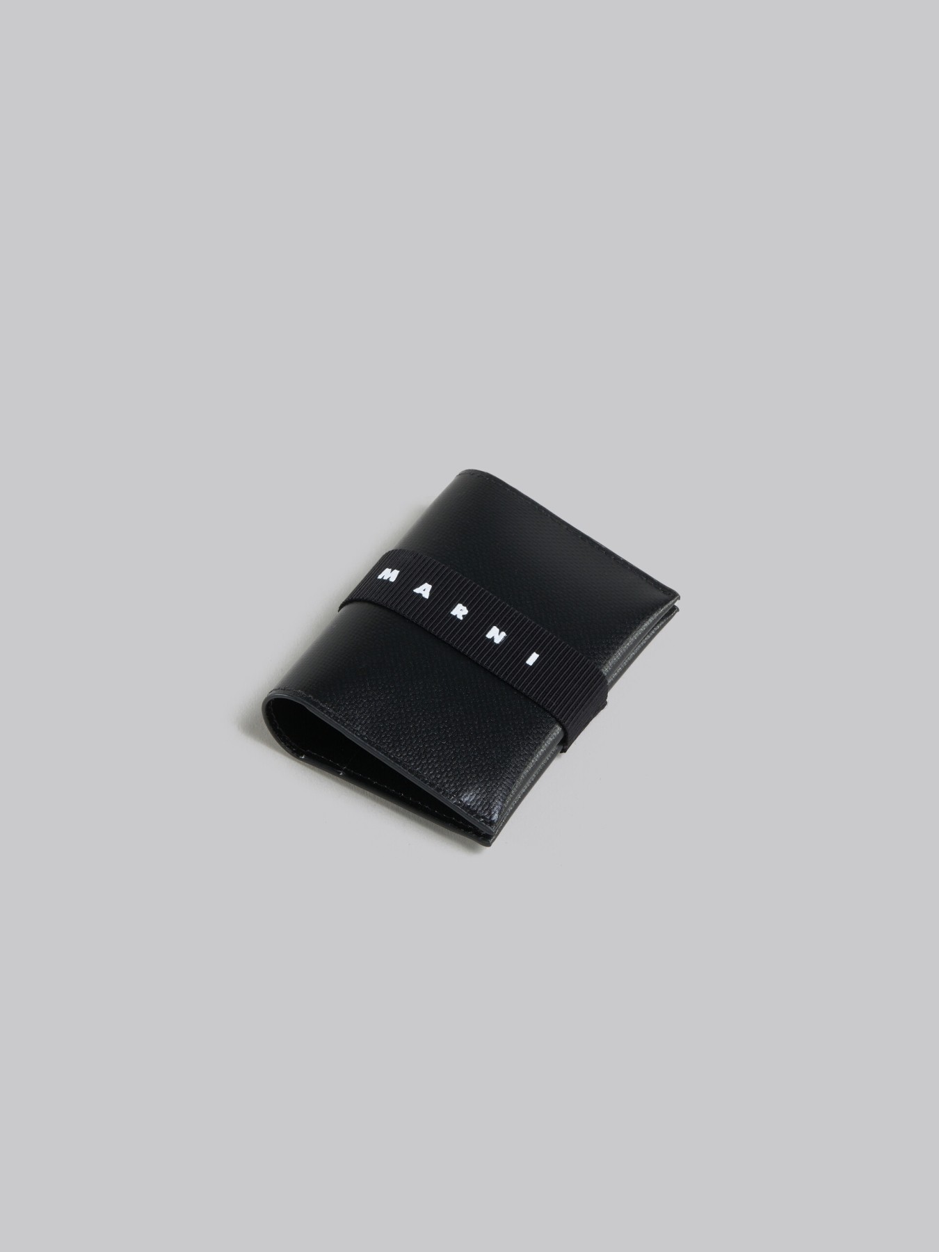 BIFOLD CARDHOLDER WITH LOGO STRAP