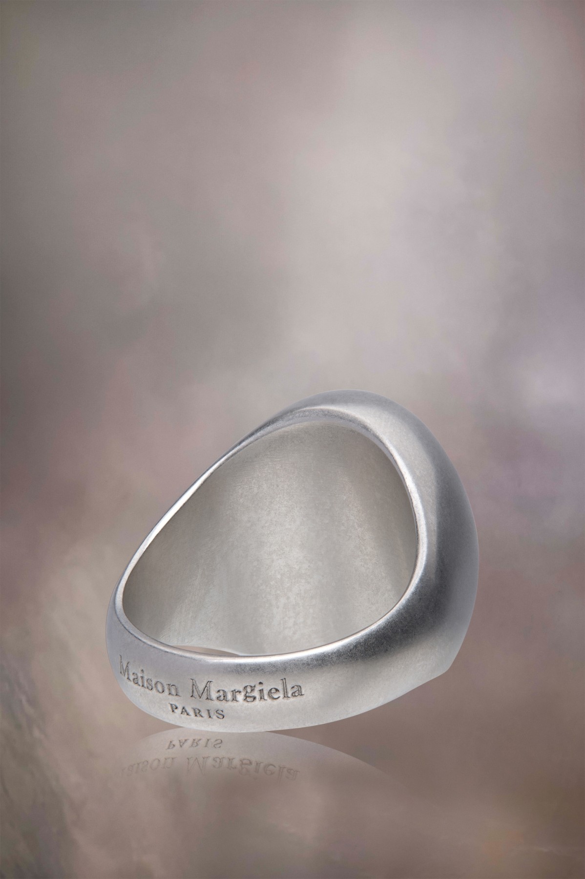 新品 Maison Margiela chevalier リング 8 Maison Margiela Chevalier Signet Ring | Silver | FARFETCH