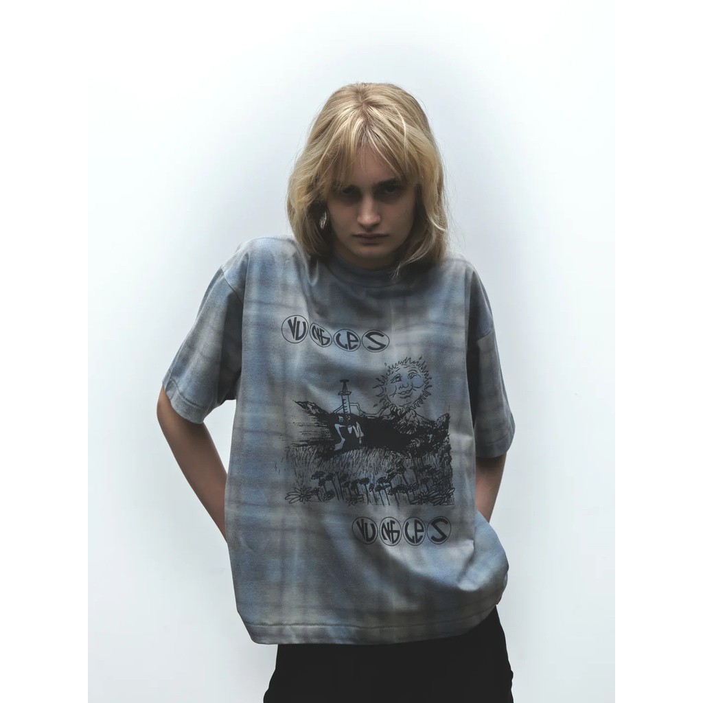 JUNGLES FIELD OF DAISIES PLAID TEE