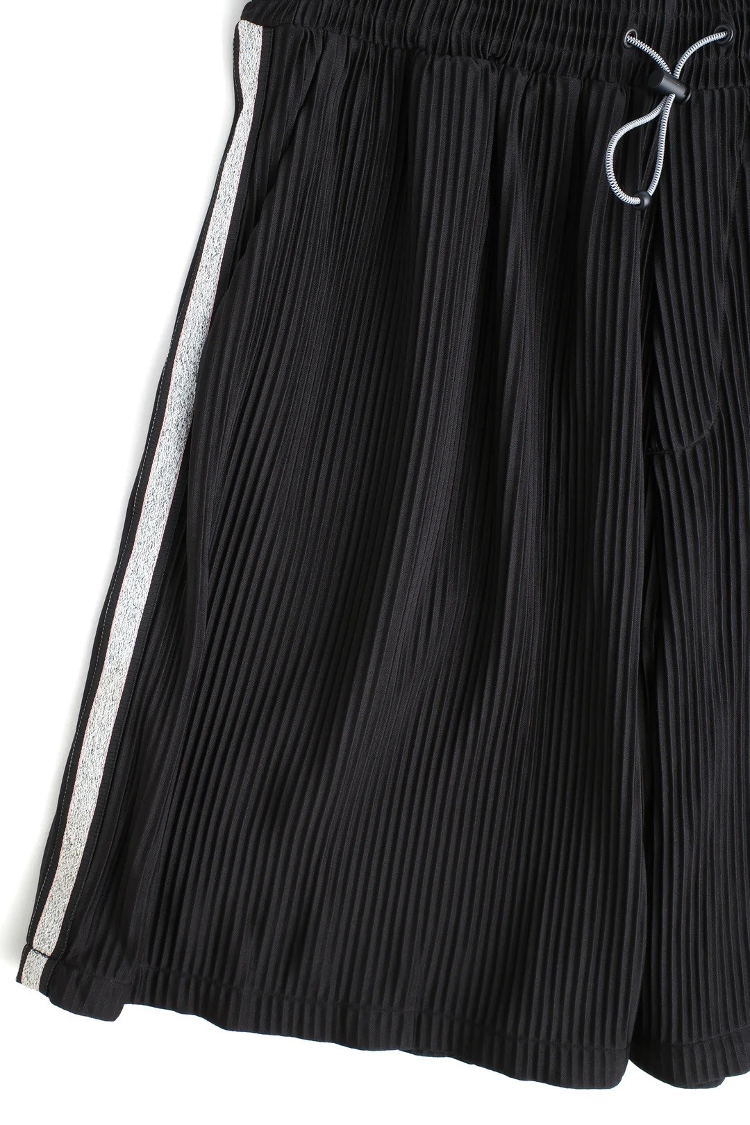 JUNGLES PLEATS SHORTS