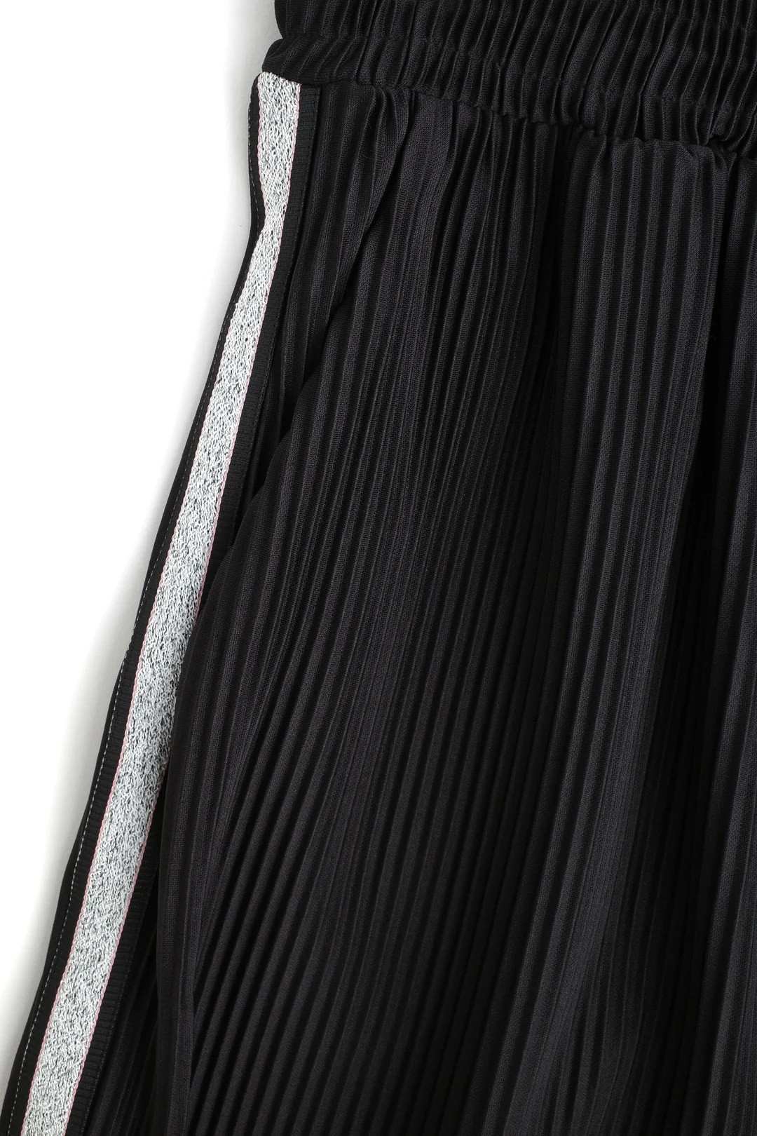 JUNGLES PLEATS SHORTS